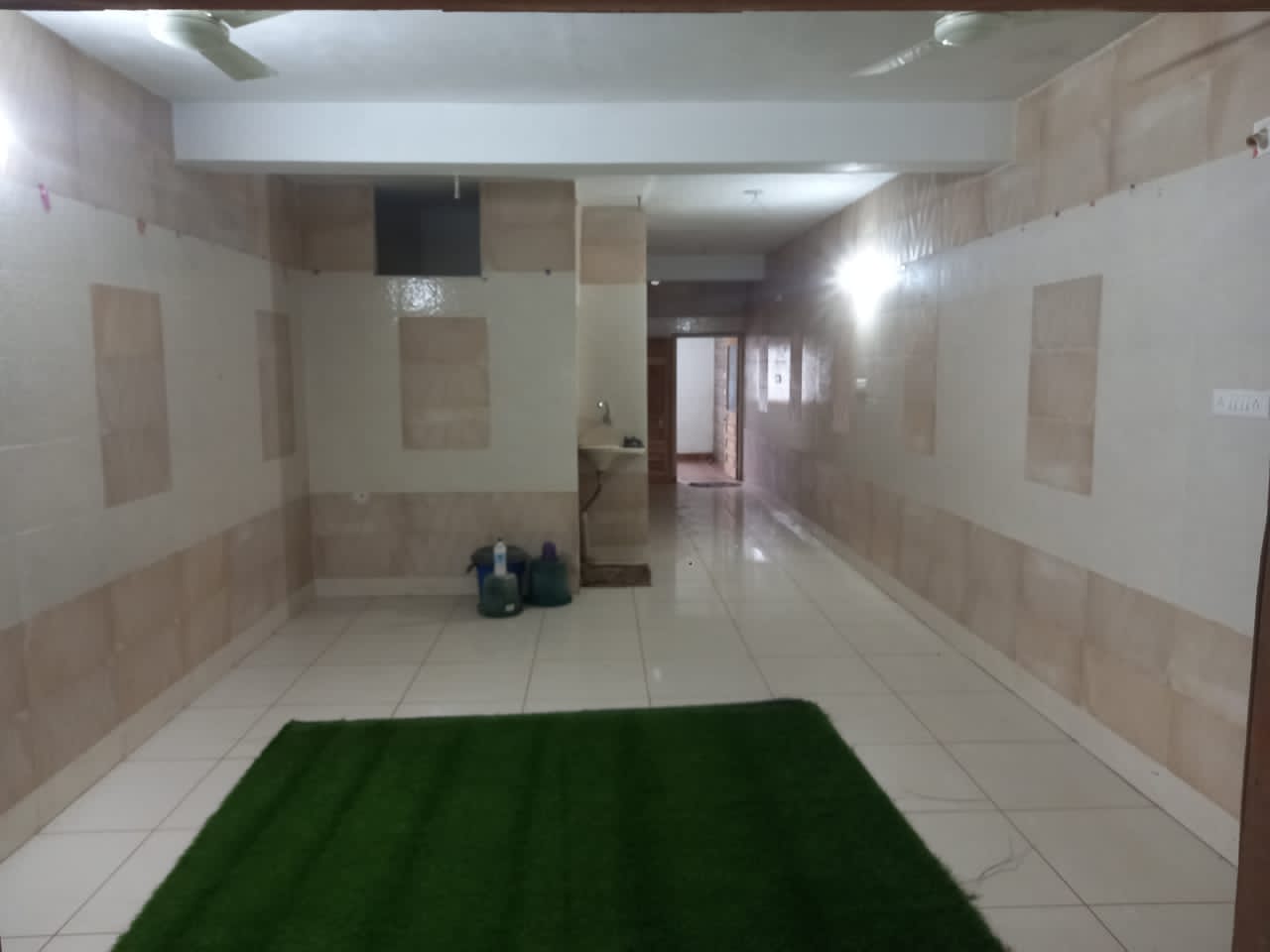 Hall with Office for Lease in Jamjodhpur