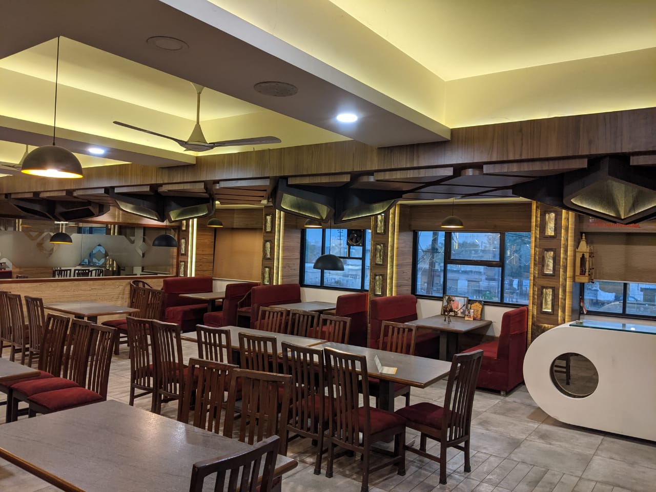 Restaurant And Hall for Rent in Ahmedabad Highway