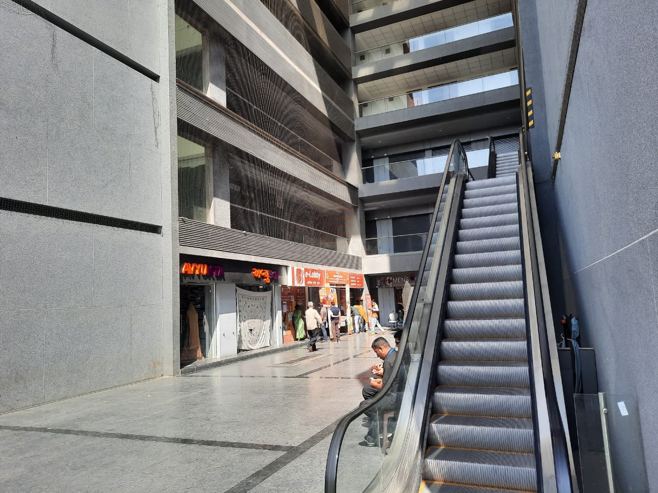 Shop for Rent in City Centre
