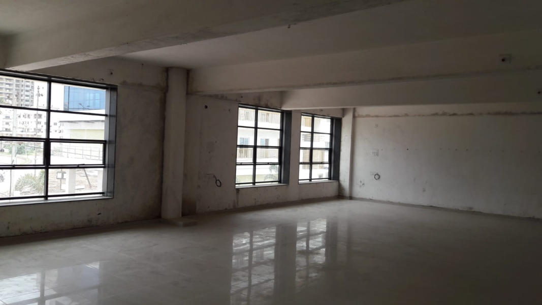 Office for Rent in 150 feShowroom for Rent in Zanzarda Roadet ring road