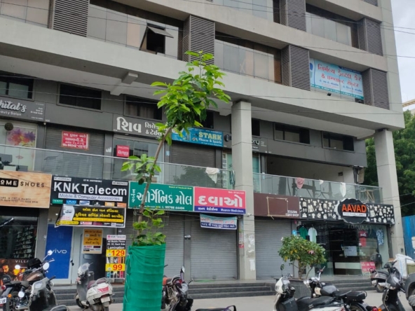 Showroom for Rent in 150 feet ring road