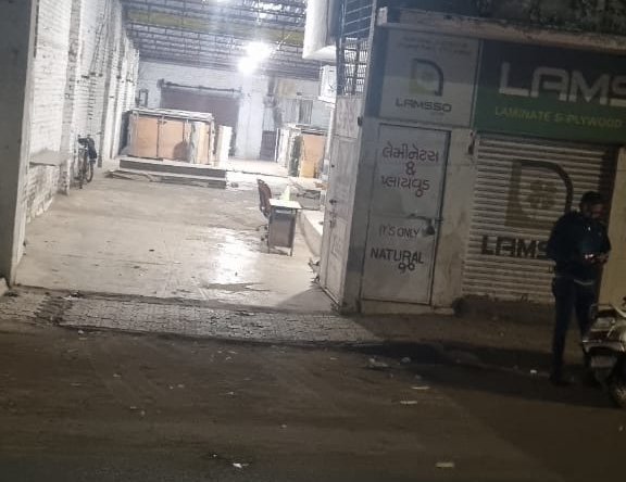 Showroom for Sale in Gondal Road