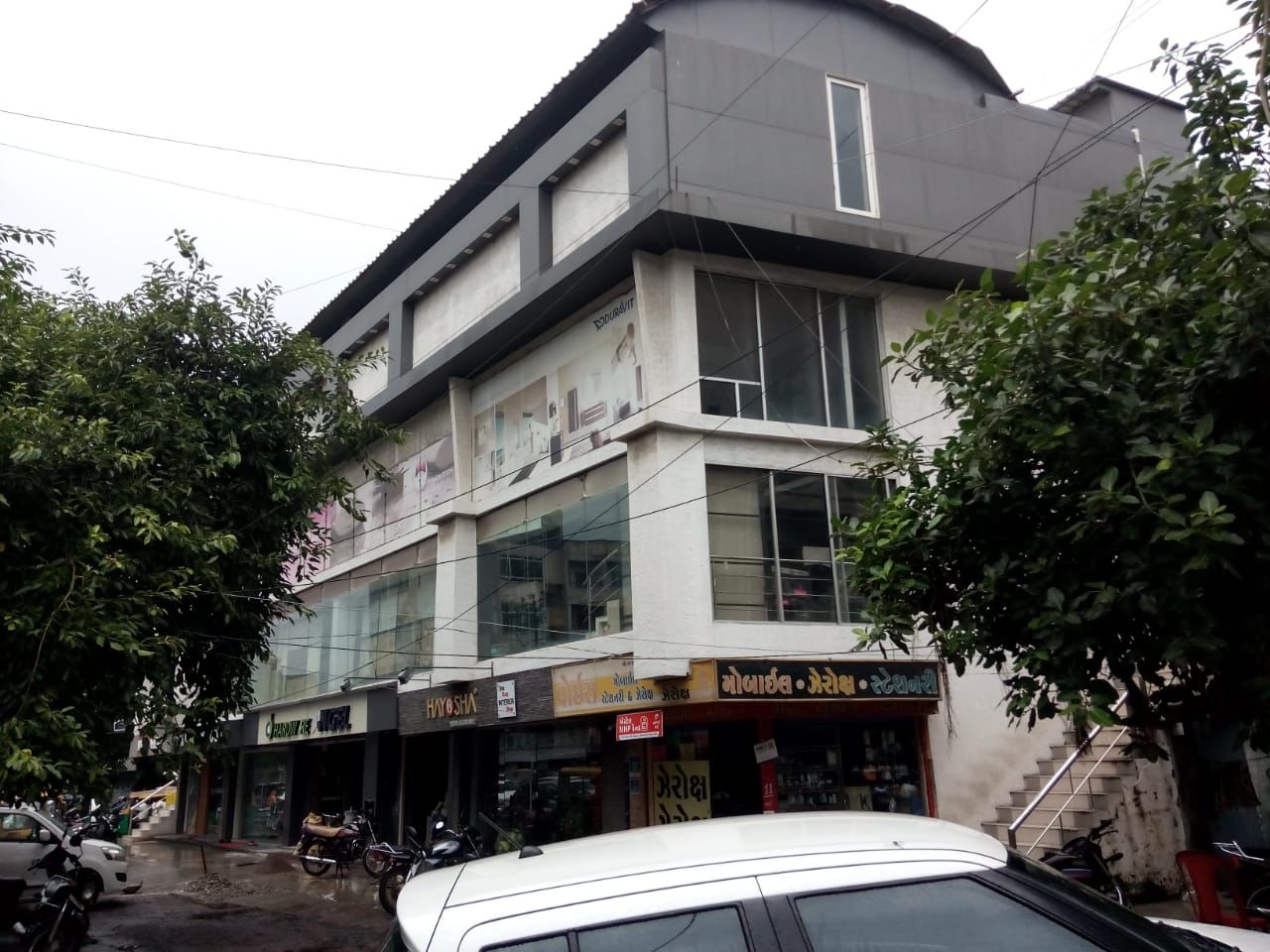 Showroom for Rent in Tagore Road